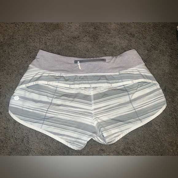 Lululemon Run: Speed Short
Twisted Stripe Fossil / White / Metallic Silver - Picture 2 of 4